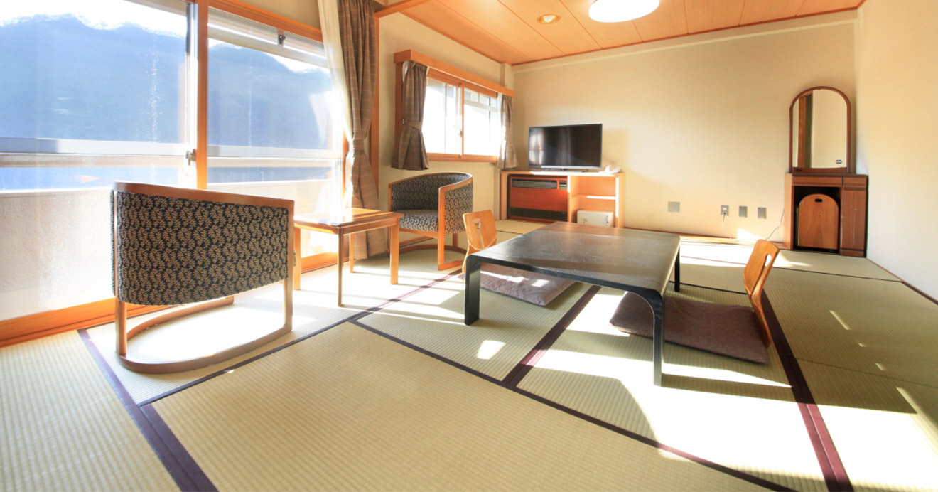 和室12帖+2シモンズベッドf2